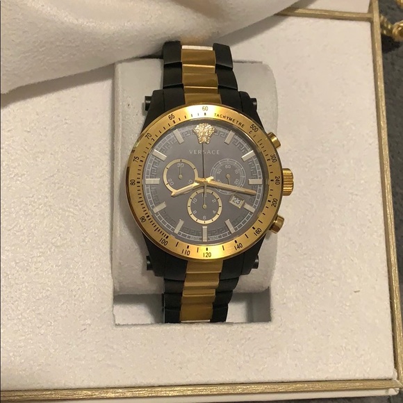 Men’s Versace watch - Picture 4 of 7